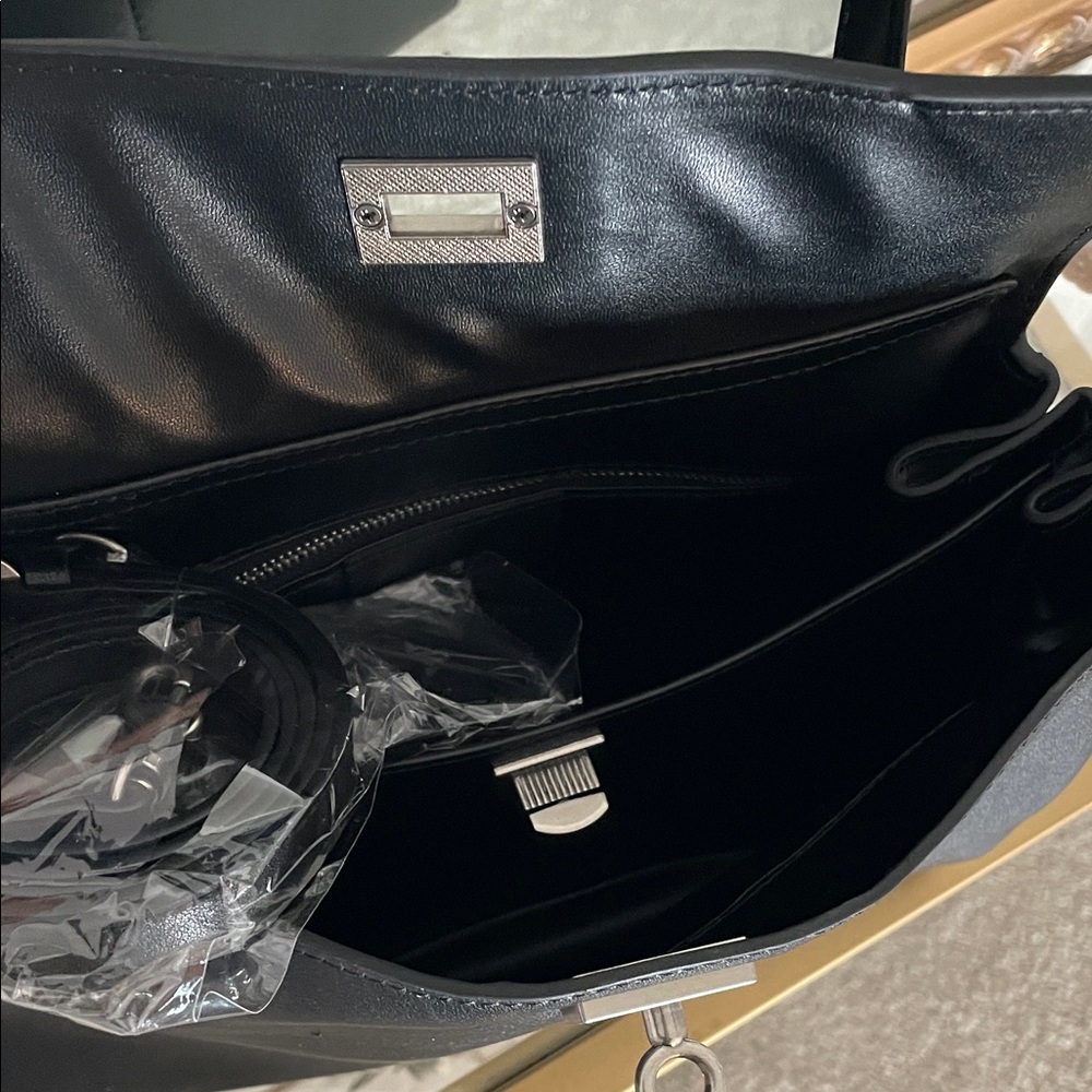 Elegant Black leather Handbag - Picture 4 of 7